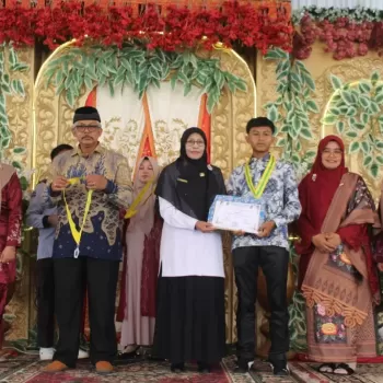 MTsN 1 Agam Gelar Pelepasan Siswa Kelas IX 