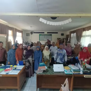 Penuh Haru dan Kekeluargaan, MTsN 1 Agam Lepas Guru Penerima