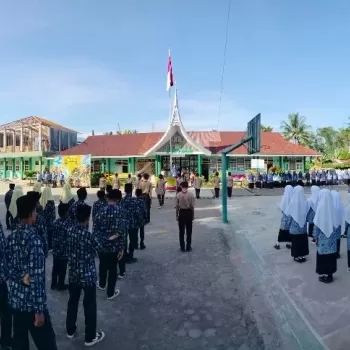 MTsN 1 Agam Kobarkan Semangat Harkitnas ke-118 Melalui Upaca