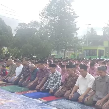 MTsN 1 Agam Bersama Masyarakat Gelar Sholat Istisqa', Panjat