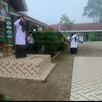 Upacara Perdana Kepala Baru, Desmawita Tekankan Disiplin dan