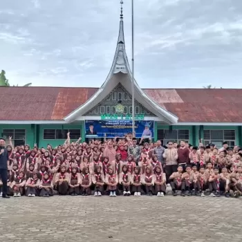 Kepala MTsN 1 Agam Resmi Buka Gugus Depan 03-063/064 , Tanam