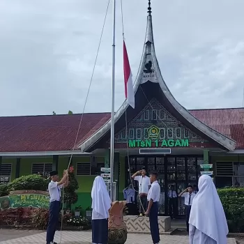 MTsN 1 Gelar Upacara Bendera Setengah Tiang Peringati G30S/P