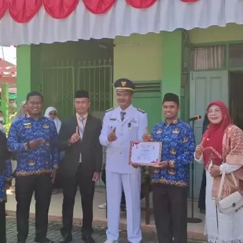 MTsN 1 Agam Semarakkan Upacara HUT ke-81 RI di SMAN 1 Tilata