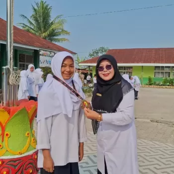 Tabur Prestasi Guru dan Siswa MTsN 1 Agam, Puluhan Pengharga